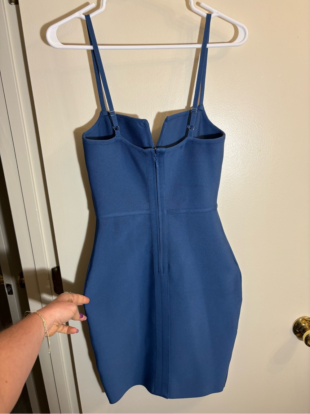 Sleeveless Navy V-Notch Bodycon Dress - Picture 2 of 9